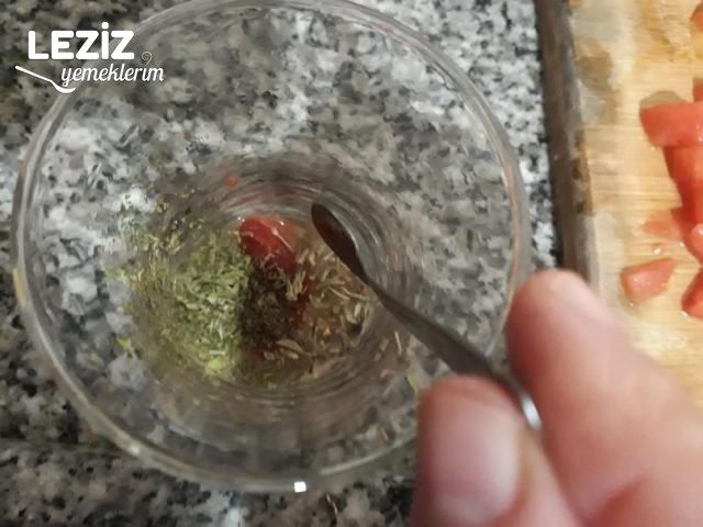 Kahvaltıya Omlet Tabanlı Pizza