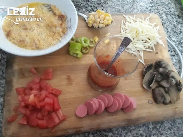Kahvaltıya Omlet Tabanlı Pizza