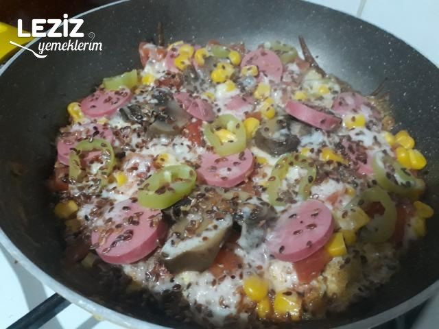 Kahvaltıya Omlet Tabanlı Pizza