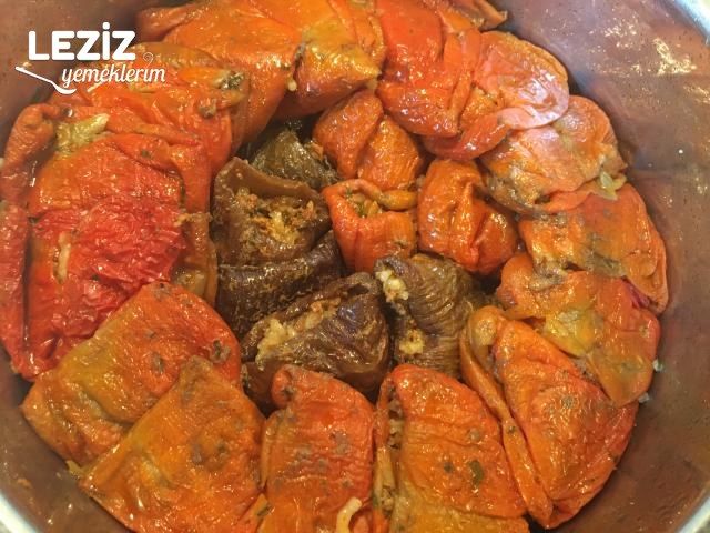 Kuru Patlıcan Ve Kuru Biber Dolması