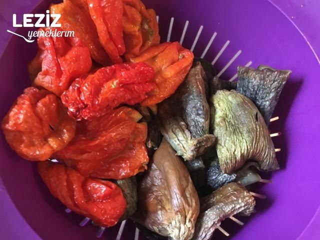 Kuru Patlıcan Ve Kuru Biber Dolması