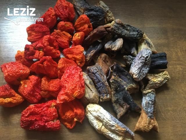 Kuru Patlıcan Ve Kuru Biber Dolması