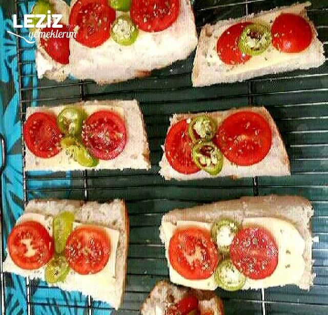 5 Dakikada Kahvaltılık Kaşarlı Ekmekler