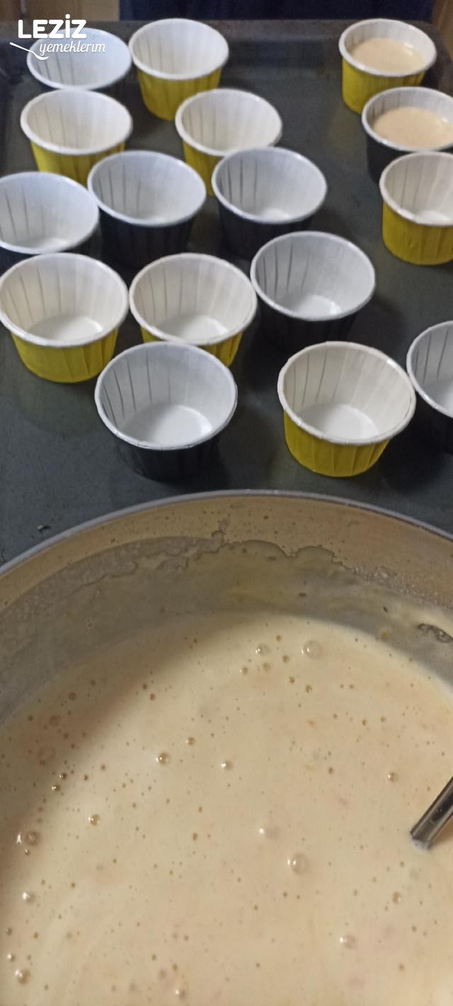 Muffin Kalıbında Karışık Çikolatali Kapkek Tarifi