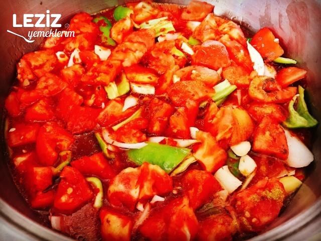 Tencerede Tavuklu Patates Tava Yemeği