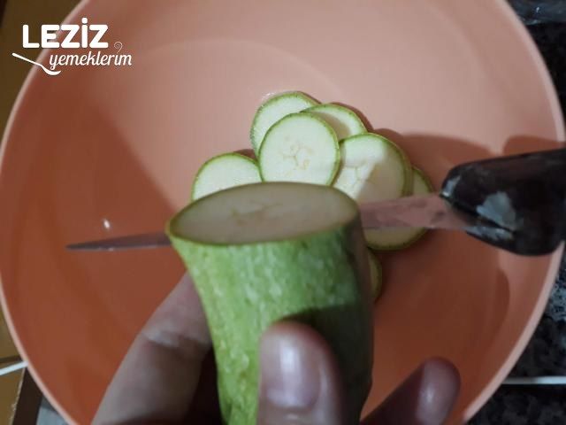 Dip Sos Eşliğinde Fırında Kabak Kızartması