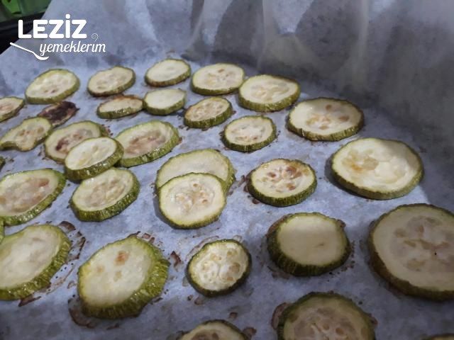 Dip Sos Eşliğinde Fırında Kabak Kızartması