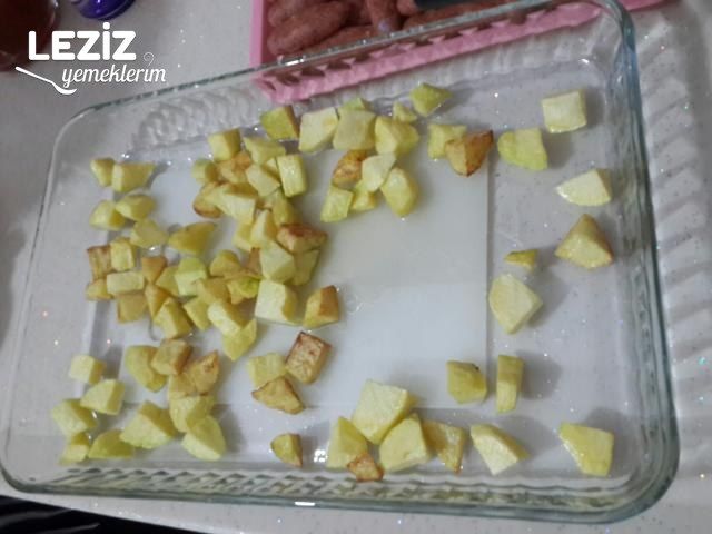 Fırında Soslu Köfte Patates