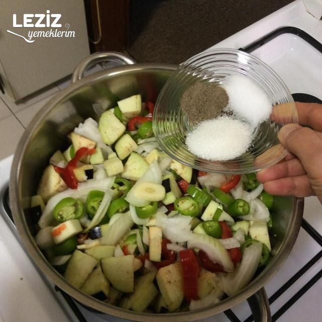 Zeytinyağlı Patatesli Patlıcan Yemeği