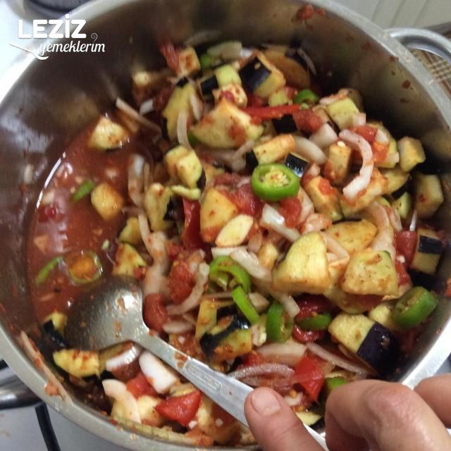 Zeytinyağlı Patatesli Patlıcan Yemeği