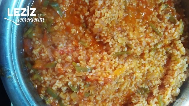 Meyhane Pilavı Tarifi (Domatesli Bulgur Pilavı)