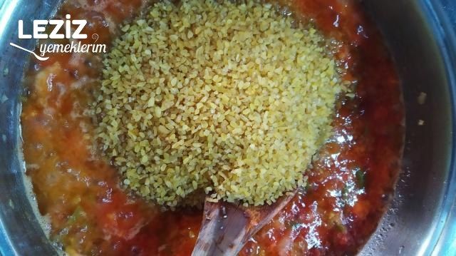 Meyhane Pilavı Tarifi (Domatesli Bulgur Pilavı)