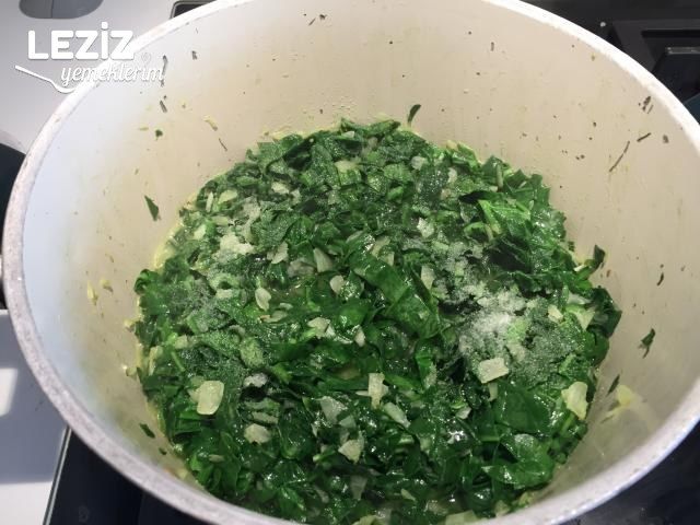 Ispanaklı Sarma Börek