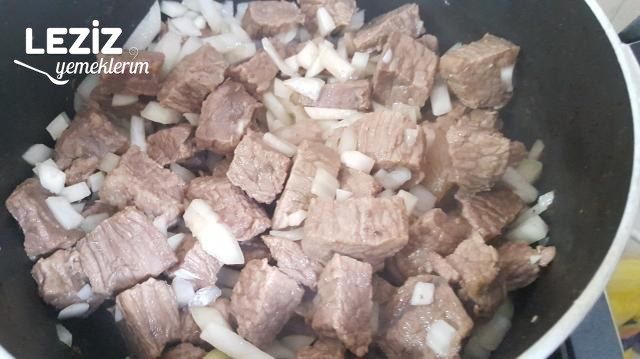 Patlıcanlı Kuzu Etli Fırında Yemek