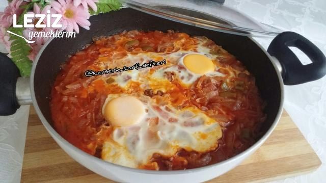Kıymalı Yumurtalı Soğanlama