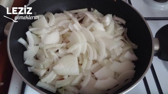 Kıymalı Yumurtalı Soğanlama