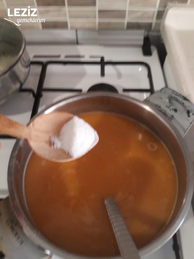 Et Suyu Tadında Mercimek Çorbası