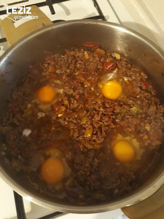 Kıymalı Yumurta Yapılışı