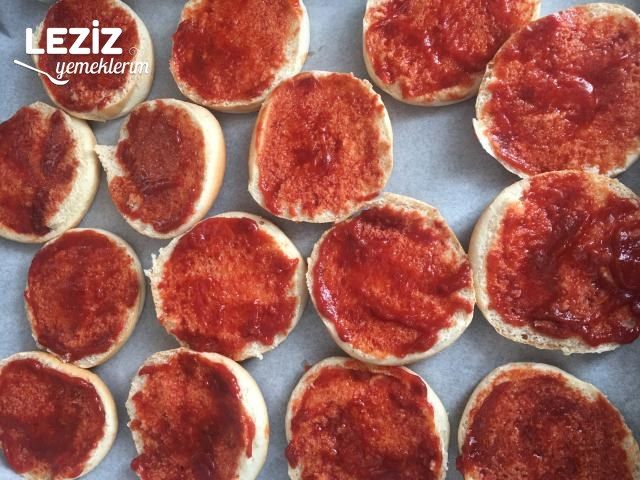 Hamburger Ekmeğinden Pratik Pizza