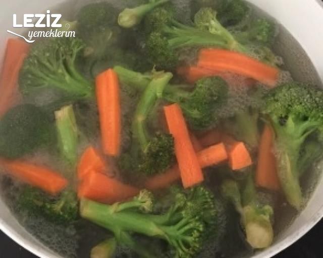Haşlama Brokoli Ve Havuç (Çok Lezzetli)