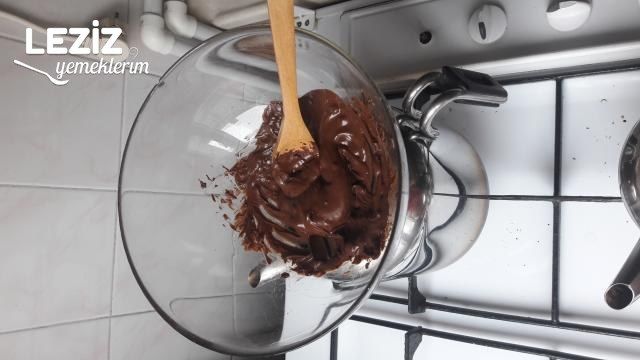 Çikolata Soslu Mozaik Pasta Tarifi