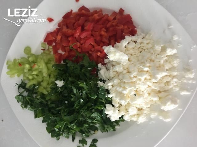 Beyaz Peynirli Biberli Mısır Ekmeği