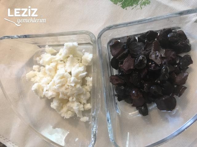 Beyaz Peynirli Ve Zeytinli Muffin