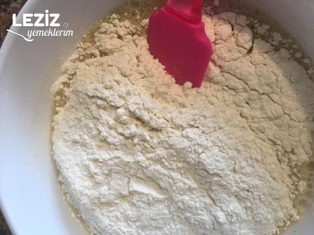 Beyaz Peynirli Ve Zeytinli Muffin