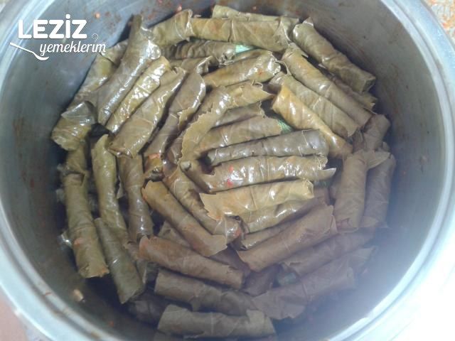 Zeytinyağlı Yaprak Sarması Tarifi Nasıl Yapılır
