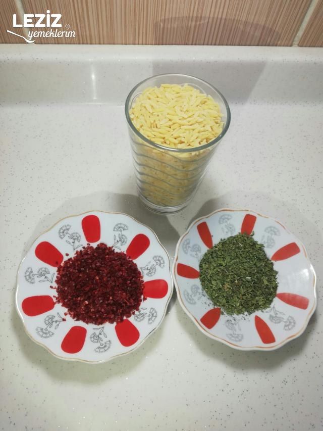 Arpa Şehriyeli Yoğurt Çorbası