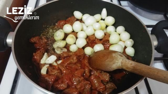 Etli Soğan Yahnisi Tarifi