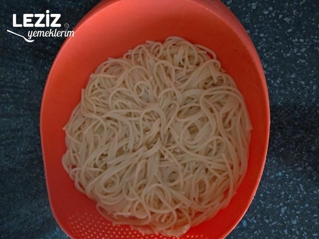 Soslu Spagetti