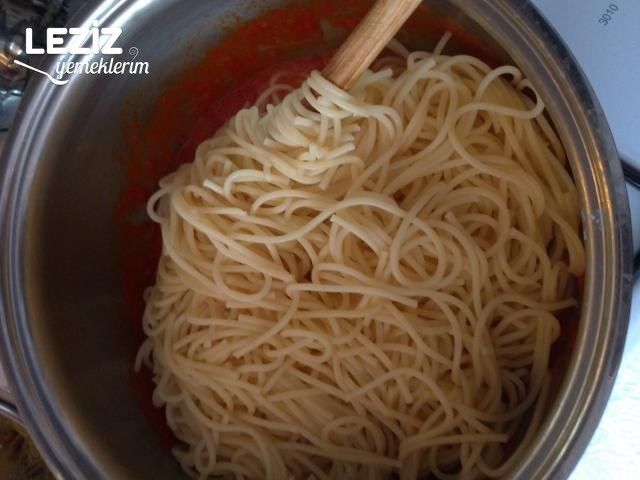 Soslu Spagetti