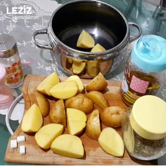 Düdüklüde Kahvaltılık, Soslu Patates Leziz Yemeklerim