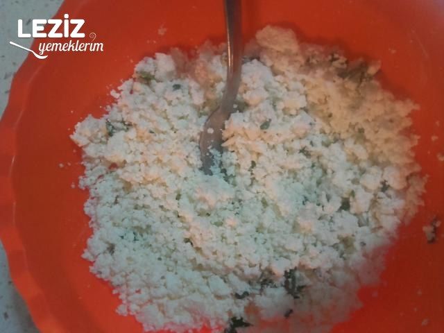 Hazır Yufkadan Pratik Gözleme Tarifi