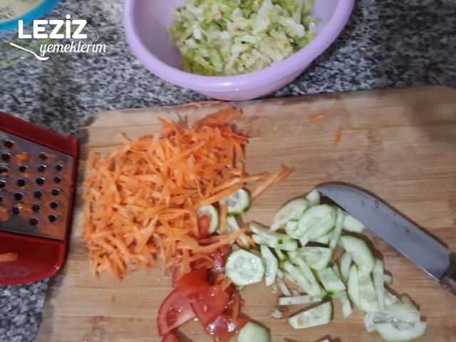 Sirkeli Sosuyla Karışık Salata