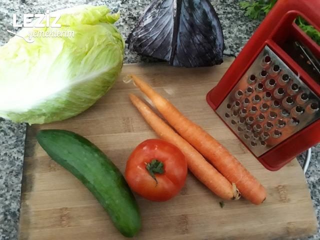 Sirkeli Sosuyla Karışık Salata