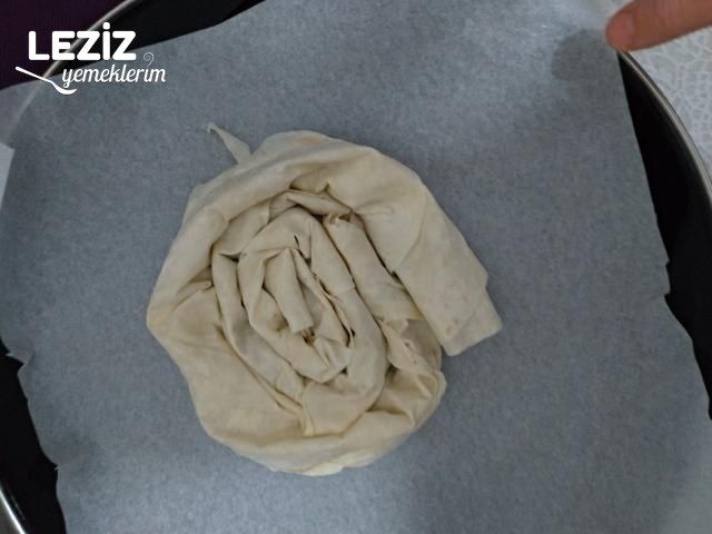 Kıymalı Ispanaklı Kol Böreği