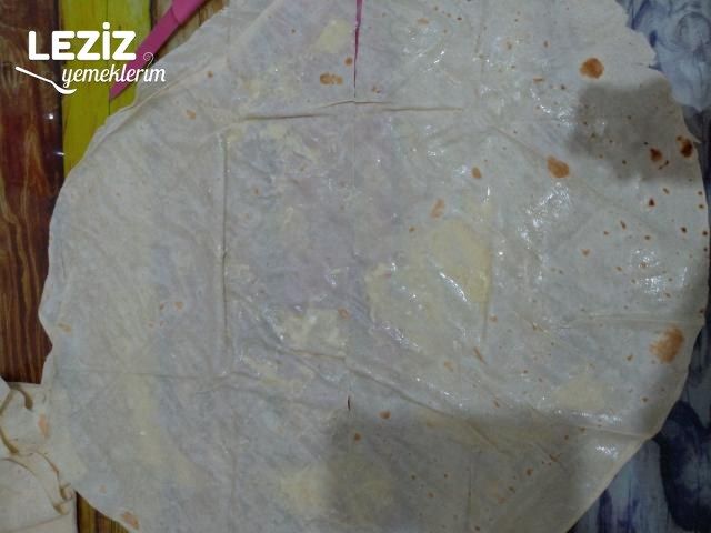 Kıymalı Ispanaklı Kol Böreği