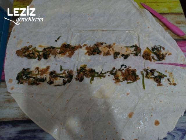 Kıymalı Ispanaklı Kol Böreği