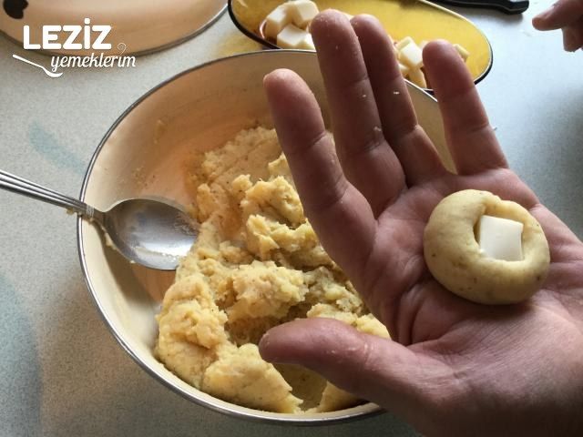 Tel Şehriyeli Patates Köftesi