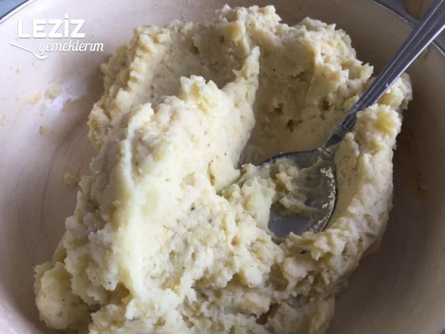 Tel Şehriyeli Patates Köftesi