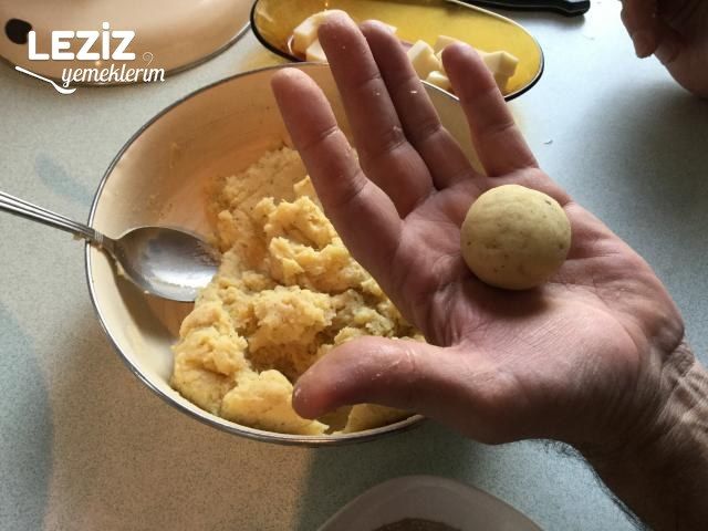 Tel Şehriyeli Patates Köftesi