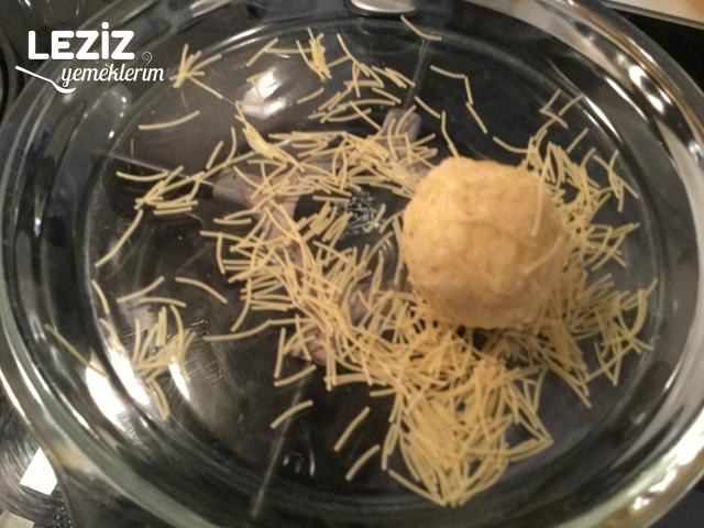 Tel Şehriyeli Patates Köftesi