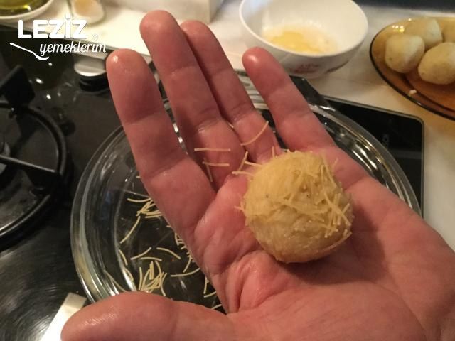Tel Şehriyeli Patates Köftesi