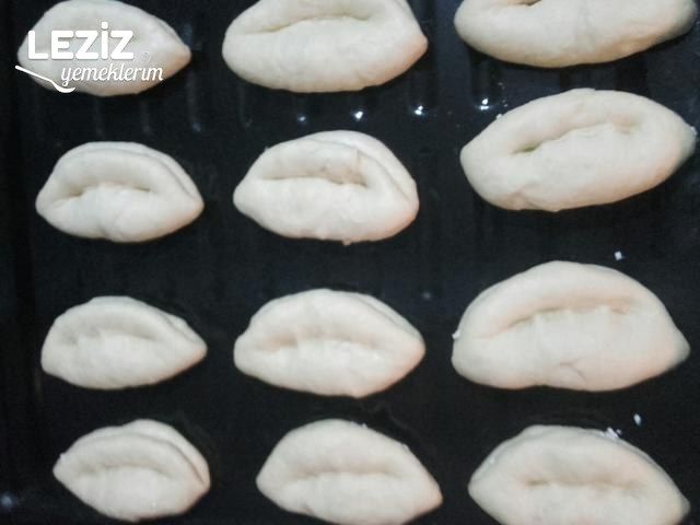 Zeytinyağlı Ve Yoğurtlu Poğaça Tarifi