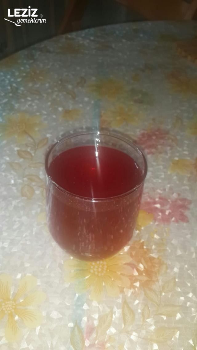 Ev Yapımı Kiraz Suyu