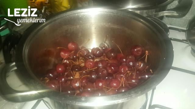 Ev Yapımı Kiraz Suyu