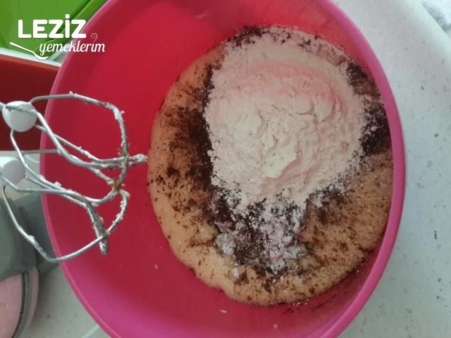 Hamuru Krem Şantili Fındıklı Kek