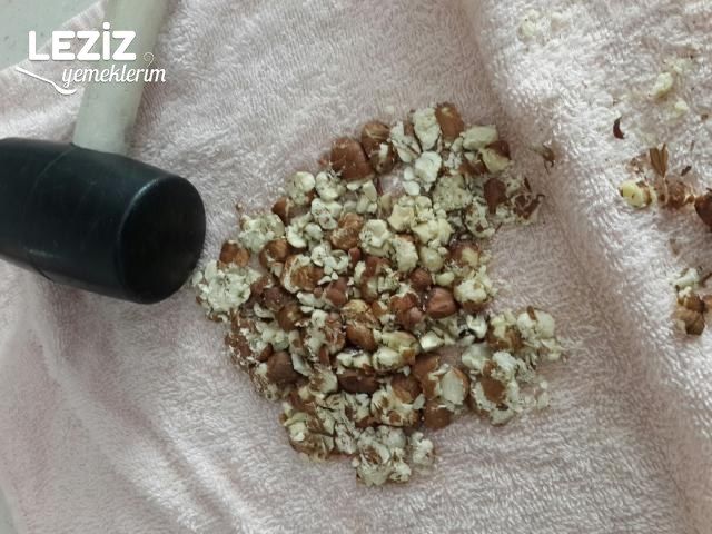 Hamuru Krem Şantili Fındıklı Kek